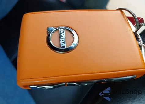 2021 Volvo S60 T5 Momentum z USA, uszkodzony, nr VIN 7JR102FK9MG094144